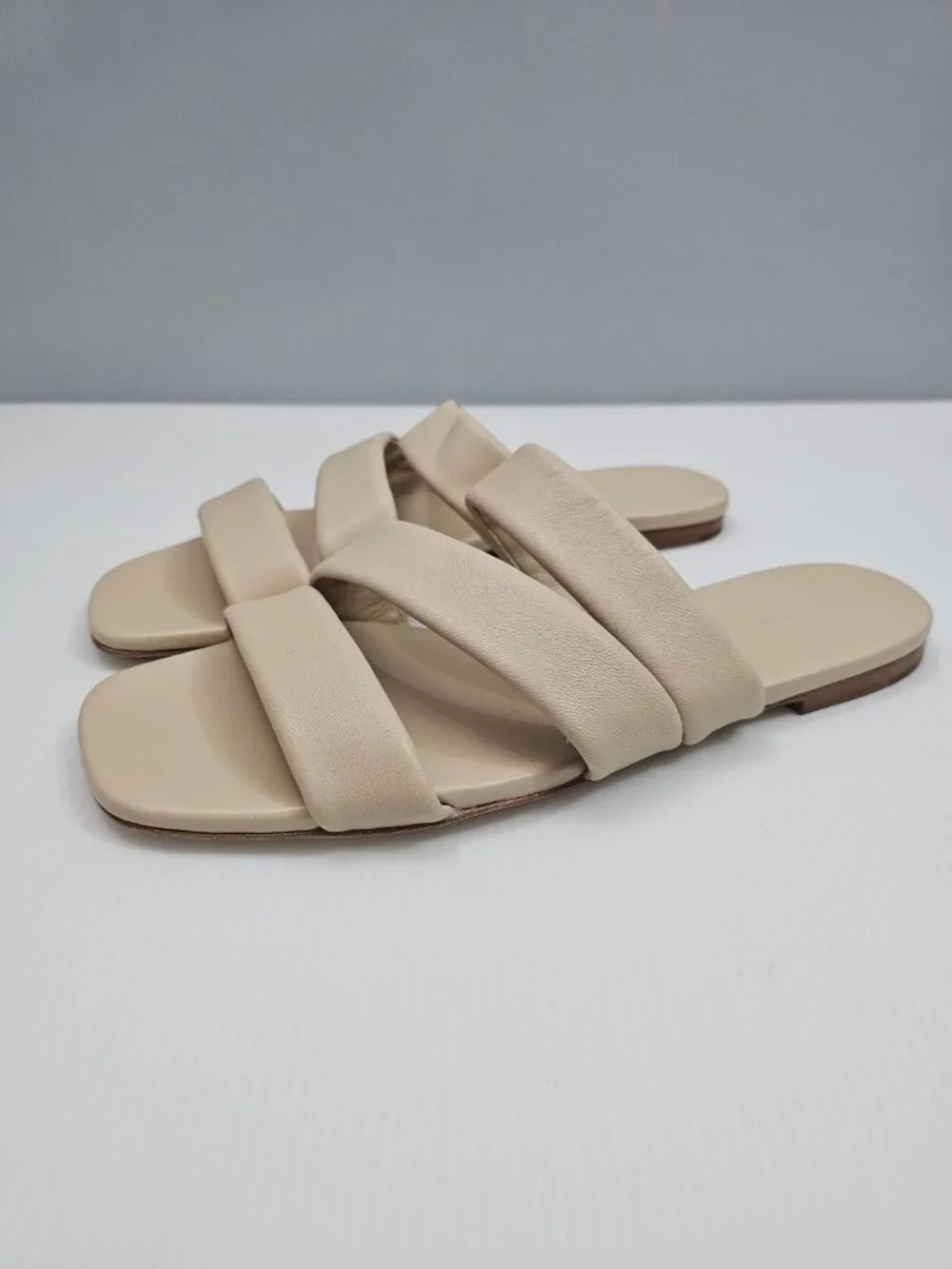 Vince Dallas Flat Slide Sandal Womens 9.5 Beige Leather Triple Strap Square Toe